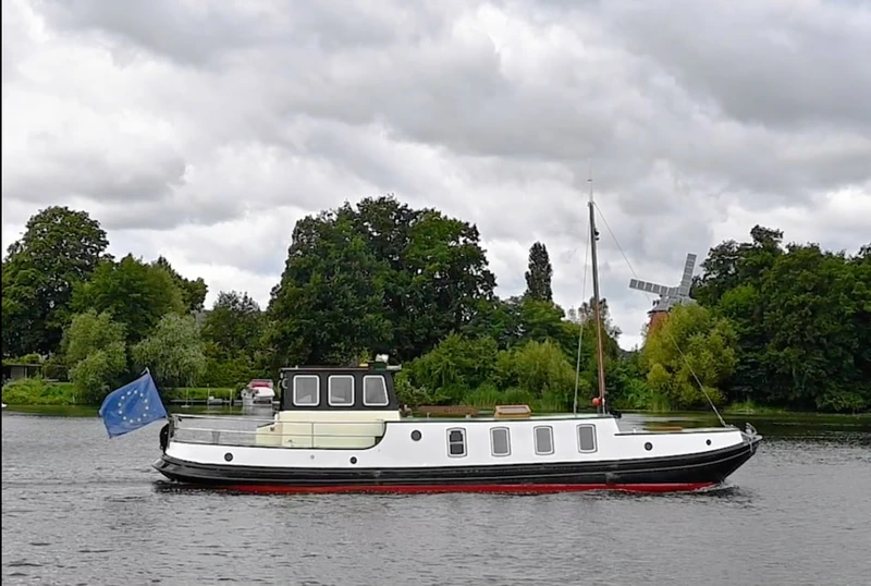 HAVEL-Cruiser — Chris Wohnschiff auf der Havel