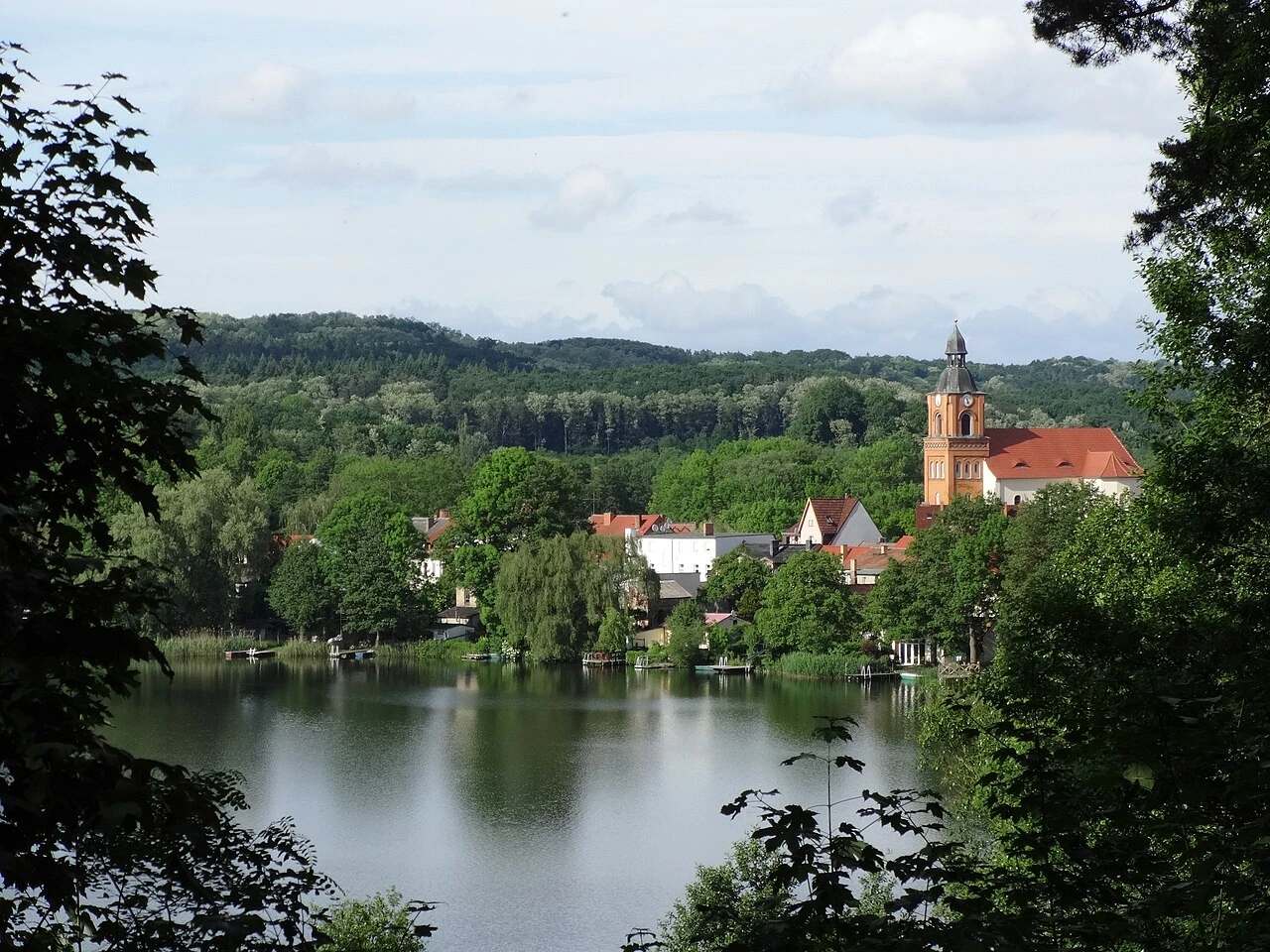 Blick von der Ferdinandshöhe auf den Buckower See in der Märkischen Schweiz